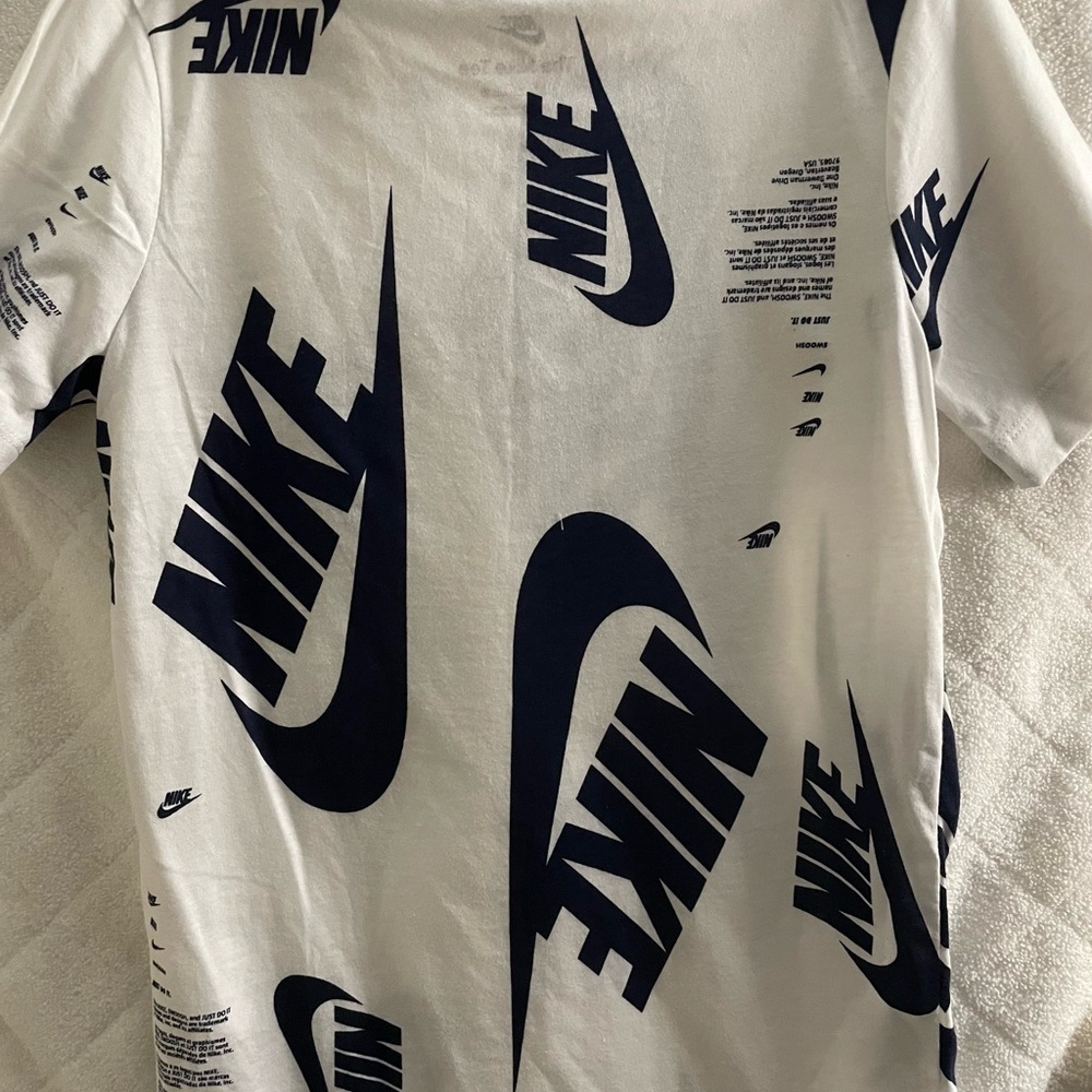 Boys White & navy blue NIKE T-shirt - Picture 3 of 3